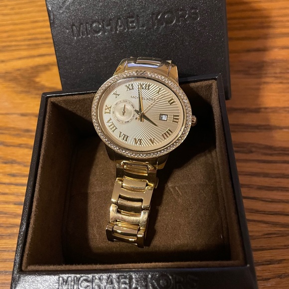 Michael Korea Gold Watch - Picture 2 of 3